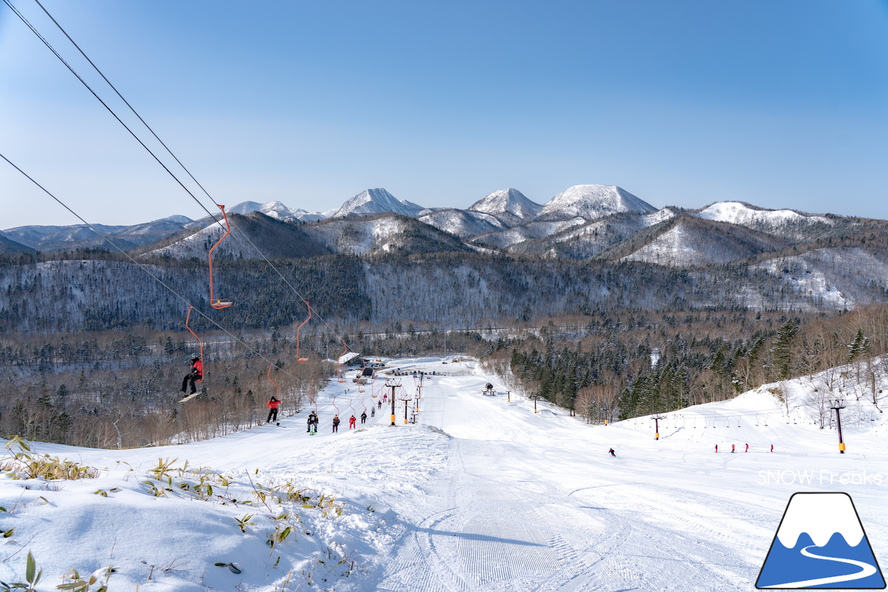 標津町営金山スキー場｜流氷の向こう側には国後島。景色もコースも、楽しすぎる日本最東端のローカルゲレンデ！